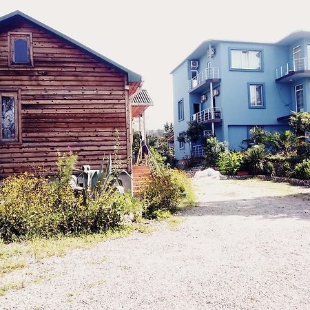 מחינג'אורי Wooden Cottage מראה חיצוני תמונה