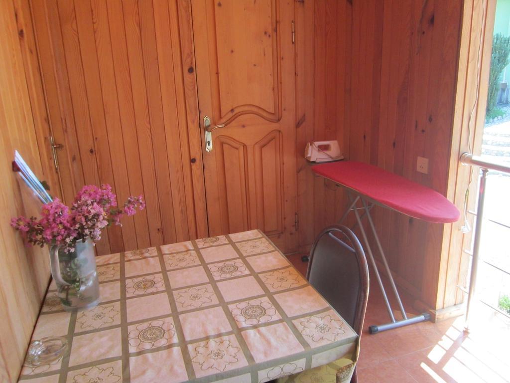מחינג'אורי Wooden Cottage מראה חיצוני תמונה