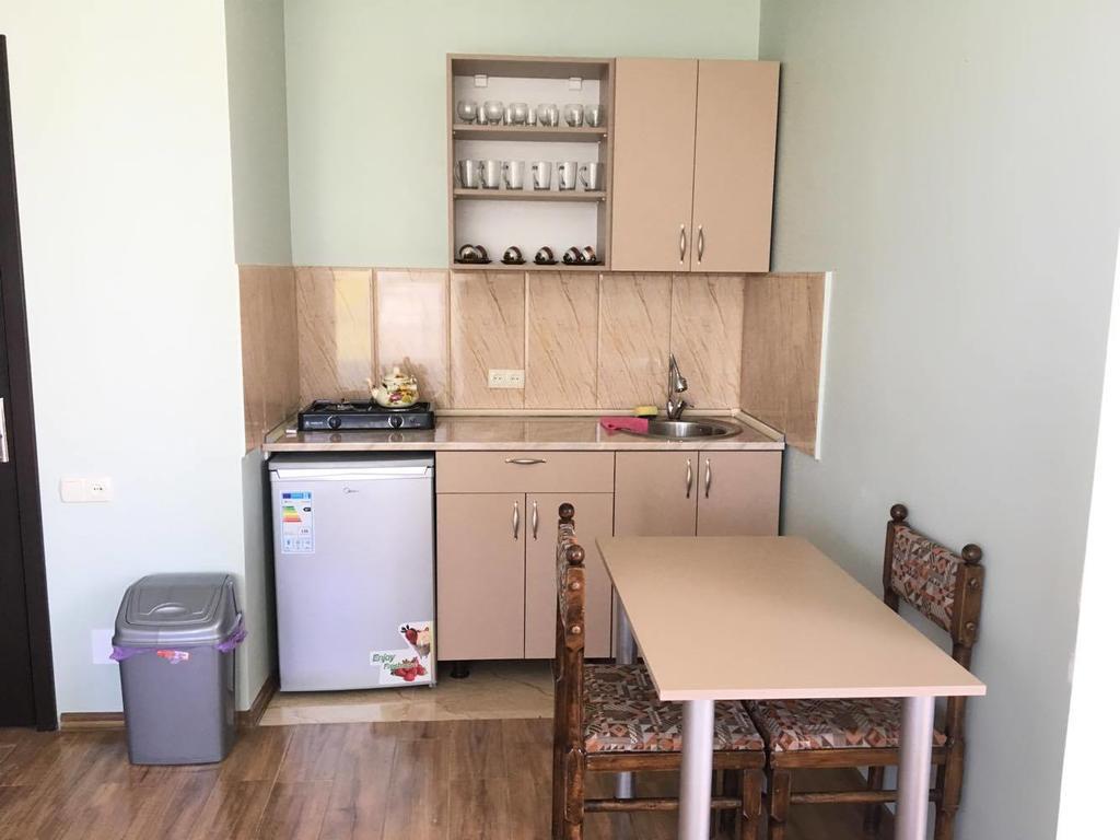 מחינג'אורי Wooden Cottage מראה חיצוני תמונה