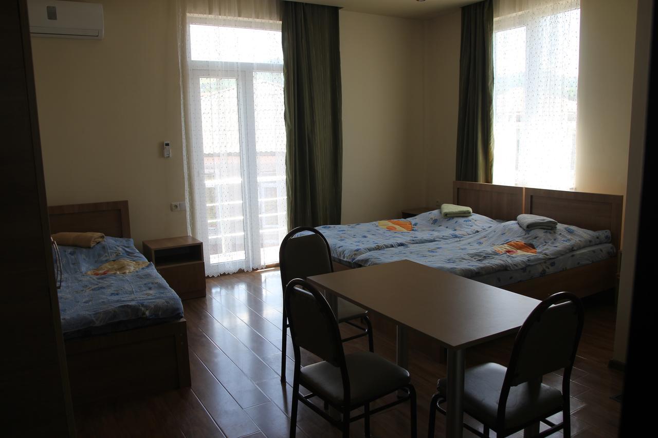 מחינג'אורי Wooden Cottage מראה חיצוני תמונה